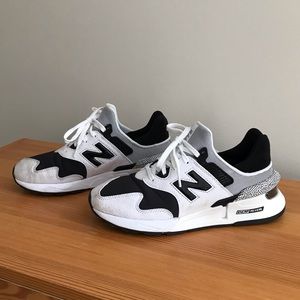 New Balance Womens 997J Sneakers Black/White Size 8.5